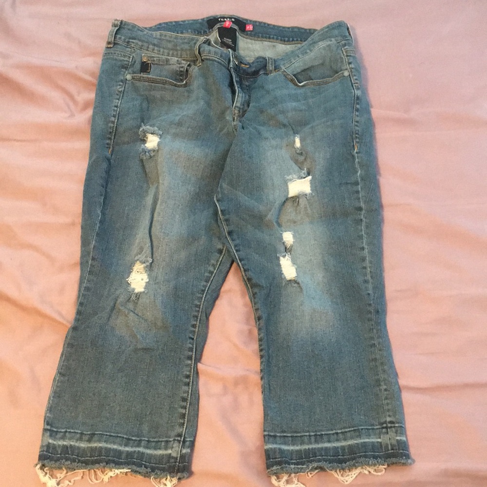 Torrid denim boyfriend cut capris.